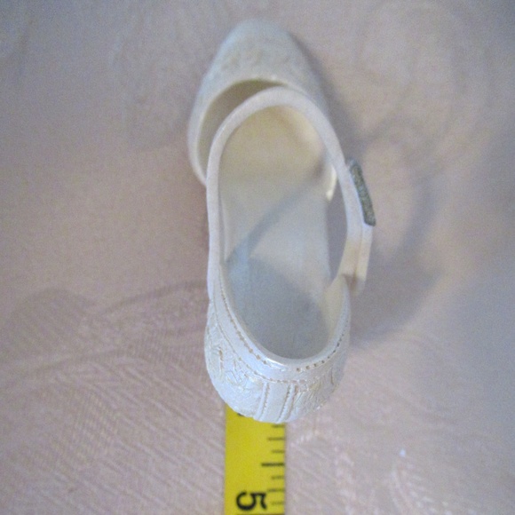 Just The Right Shoe by Raine "Shower of Flowers" - Picture 10 of 10